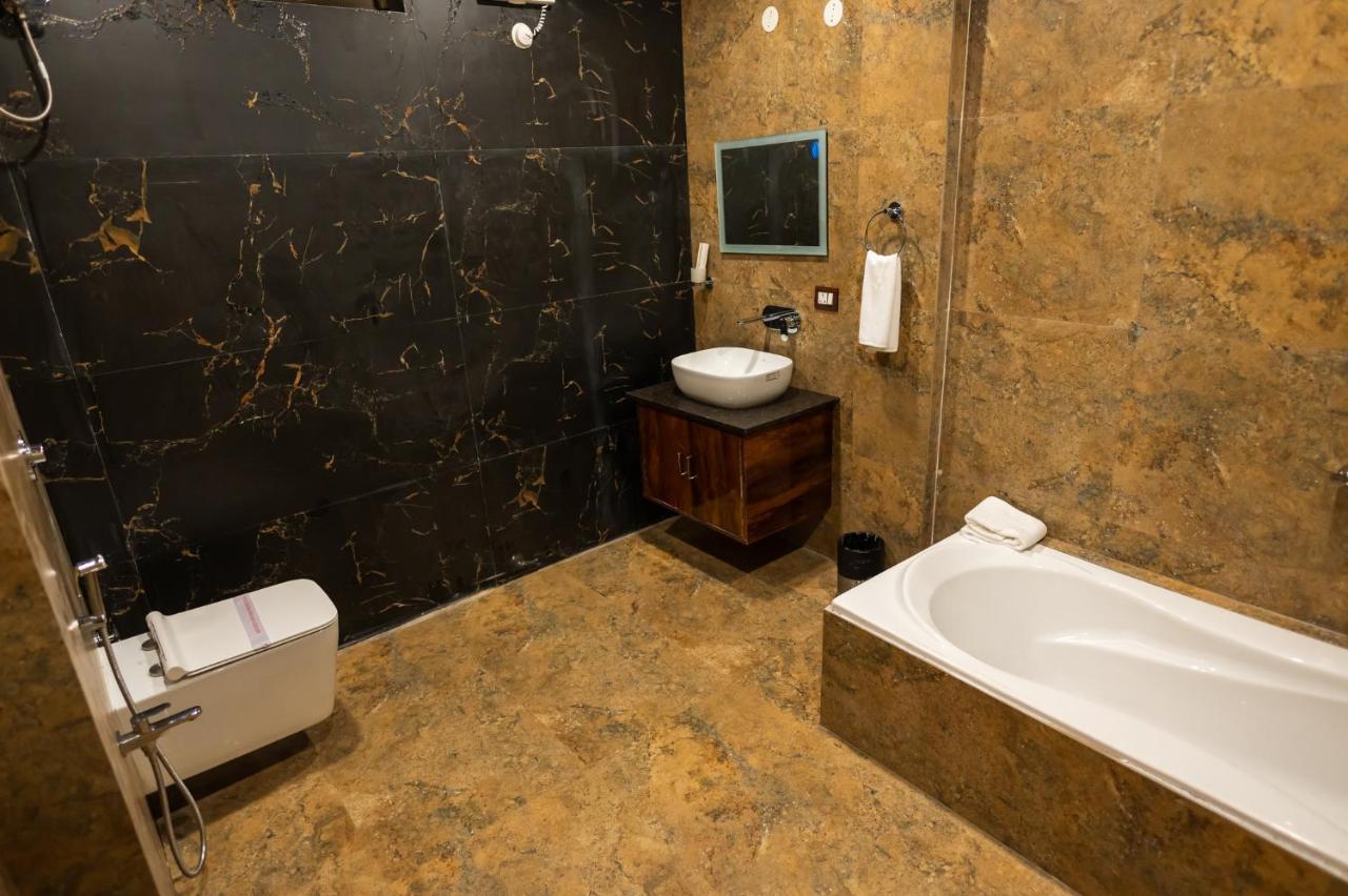 The Kaziranga Address Hotel ภายนอก รูปภาพ