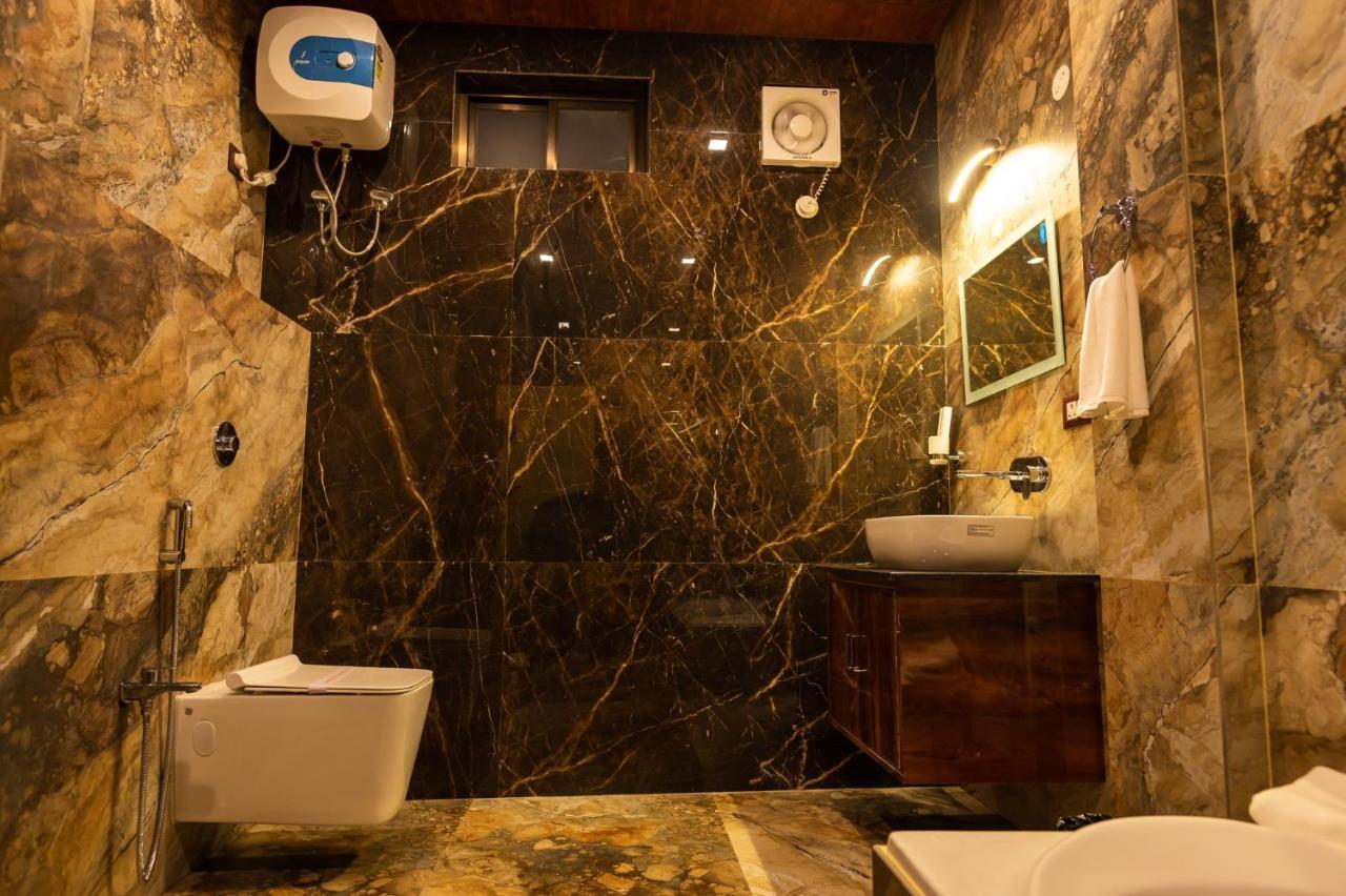The Kaziranga Address Hotel ภายนอก รูปภาพ