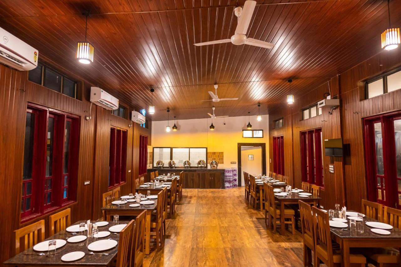 The Kaziranga Address Hotel ภายนอก รูปภาพ