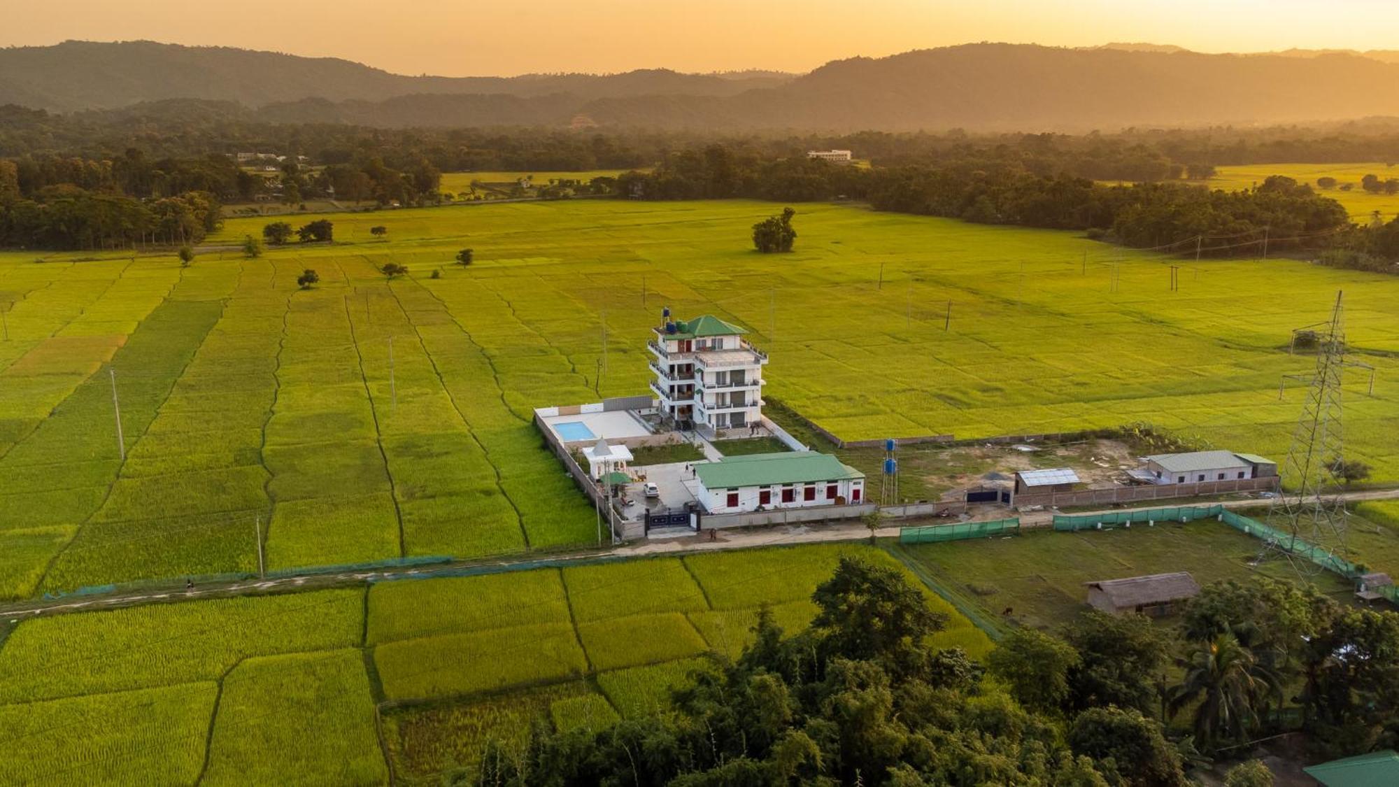 The Kaziranga Address Hotel ภายนอก รูปภาพ