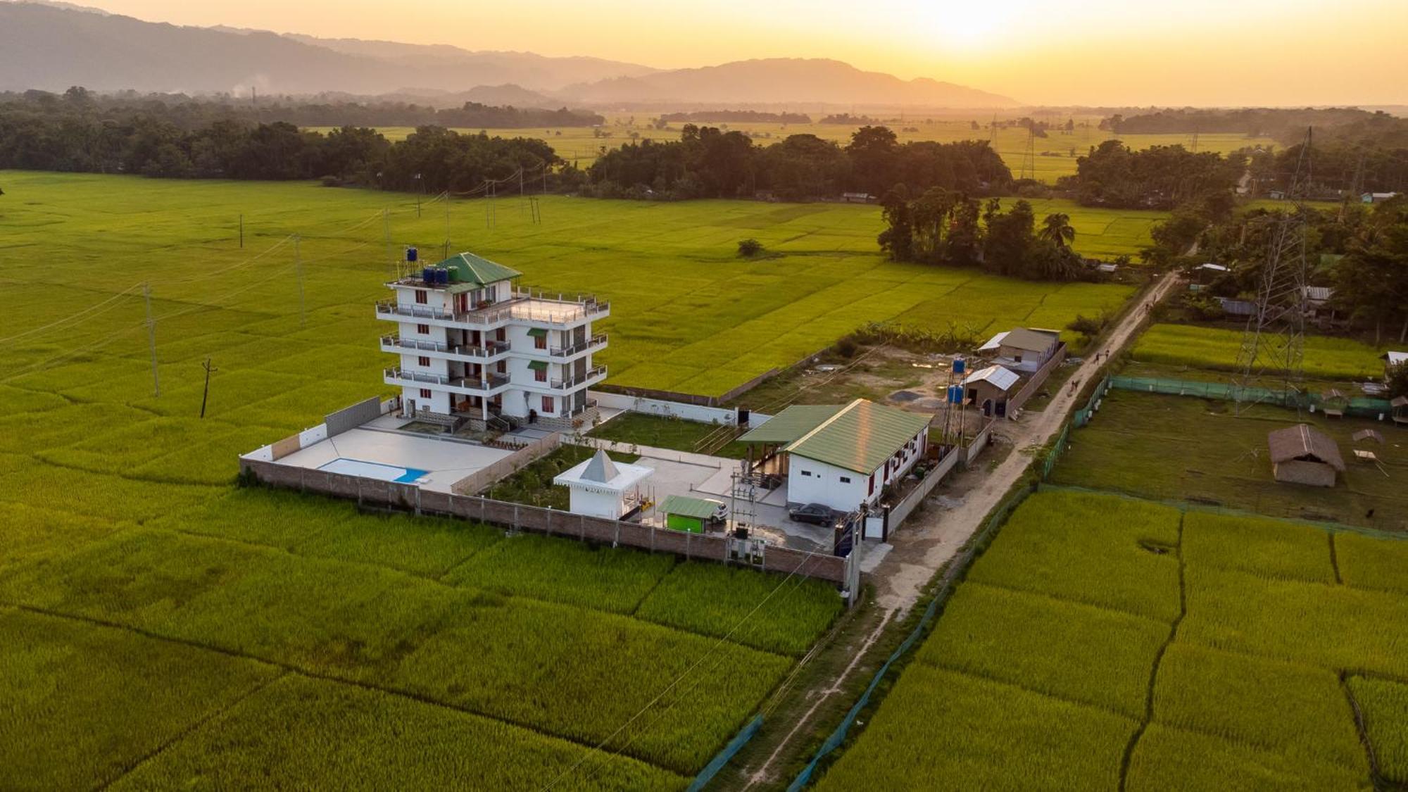 The Kaziranga Address Hotel ภายนอก รูปภาพ
