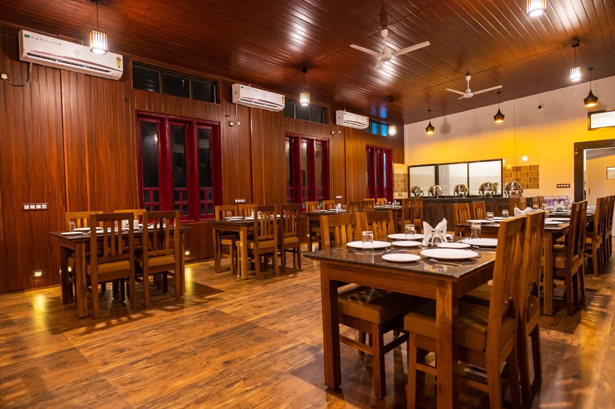 The Kaziranga Address Hotel ภายนอก รูปภาพ